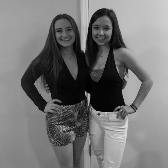 Meet your Posher, Olivia - Picture 3 of 3